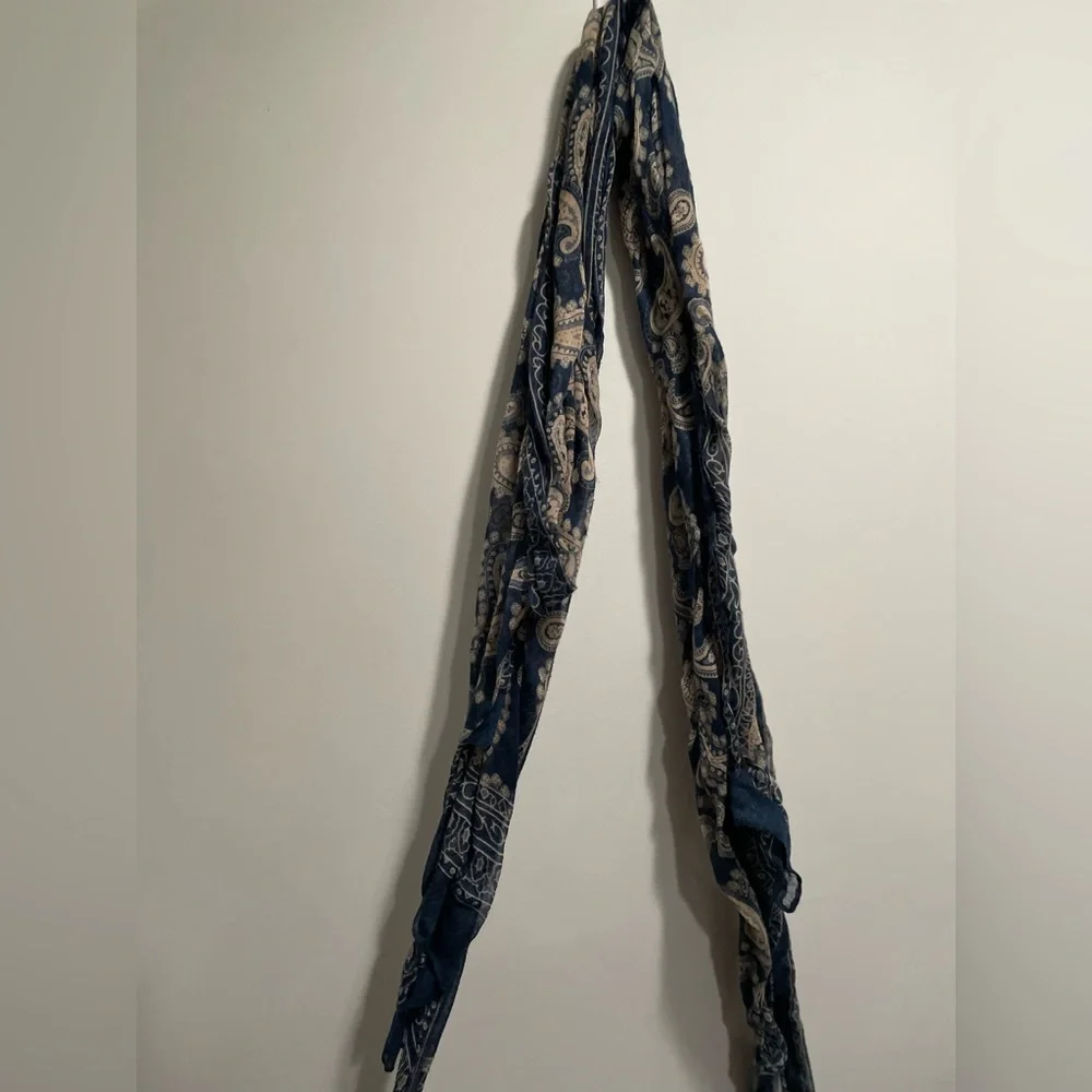 Blue and cream paisley women's scarf - Picture 2 of 2